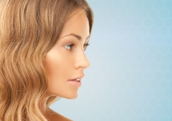 Profiloplastie : un geste qui équilibre le nez, la bouche, le front et le menton